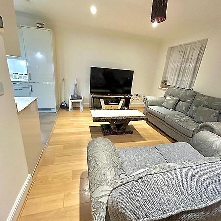 Lovely Cosy Apartment Бромли Экстерьер фото