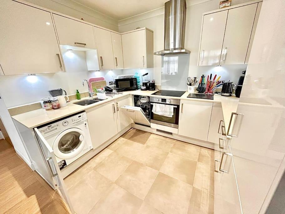 Lovely Cosy Apartment Бромли Экстерьер фото
